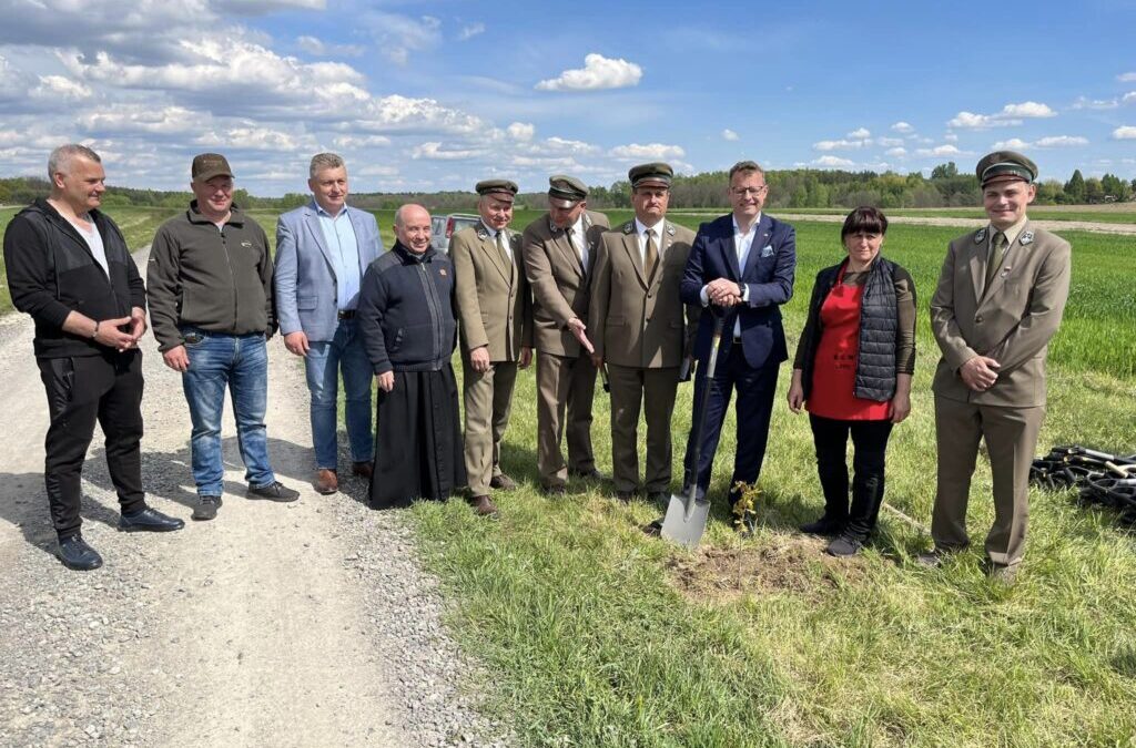 Trzysta dębów na znak pamięci