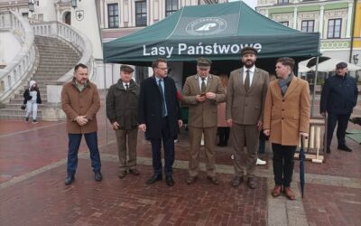 „To nasze narodowe dziedzictwo”. W Zamościu mówili o ochronie lasów i rozdawali sadzonki